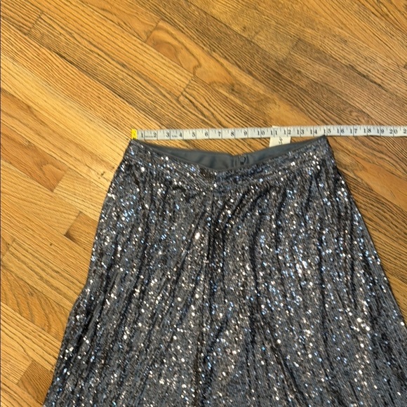 NEW Elegant Silver Sequin Skirt size 12 - Picture 4 of 6